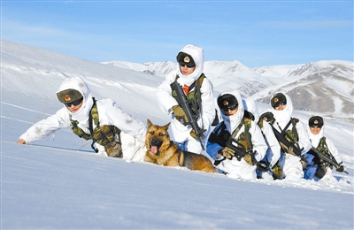 新疆边防官兵-20°C踏雪巡逻确保边境安全(图)