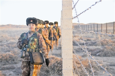 内蒙古边防线首现女兵戍边巡逻最小仅17岁(图)