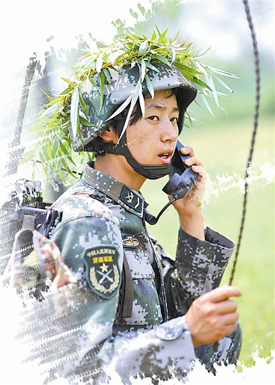 藏族女兵夜里练习爬高墙成唯一进入全旅50强女兵