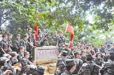 南京军区加强国防生思想教育定期接受红色洗礼