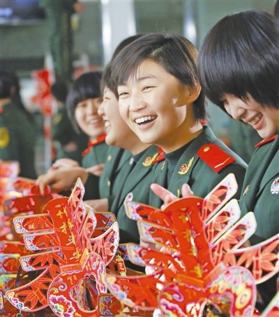 �侯����ʡ�ܶ�ͨ��վ��֯Ů��������ӭ�´��ѽ�