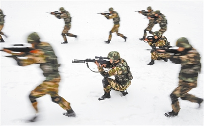 �侯�ٱ�ѵ��ѩ����������ս����������������