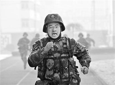 硕士排长自称雏鸟参加救灾3天休息不到12小时