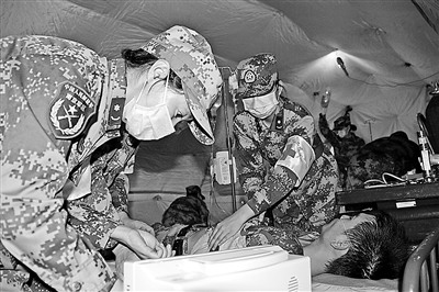 �Ͼ�����92ҽԺ��չҹ���������ҽ��Ϊ��Ա�崴