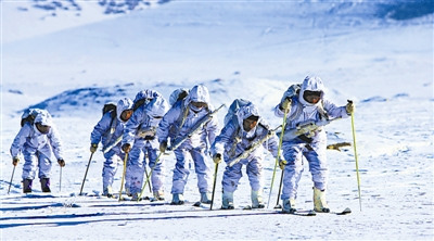 ���ݾ���ĳʦ��չ����ѵ���ٱ���ѩ���н���ͼ��