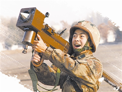 矮个小兵技能高:实弹射击10发子弹打100环(图)