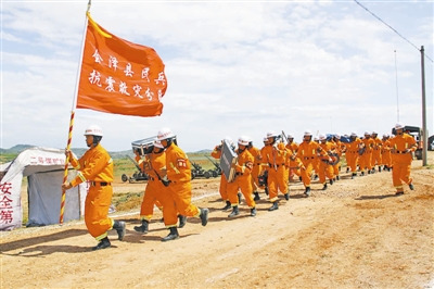 云南省抓好国防动员建设民兵分队紧急出动(图)