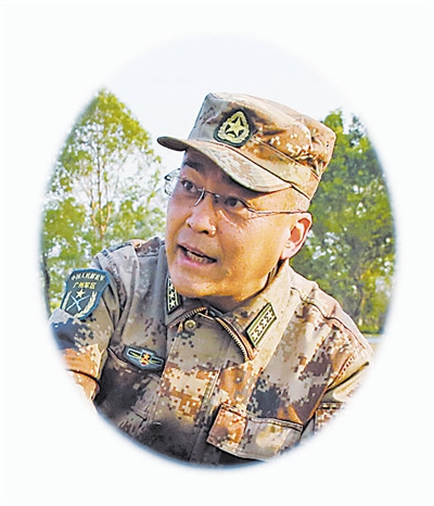 军医服务基层部队28年鼓励患病战士:孩子别怕