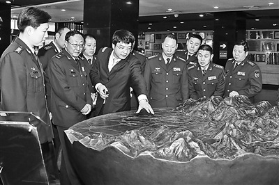 空军航空兵某师组织干部到城市规划展览馆过党日