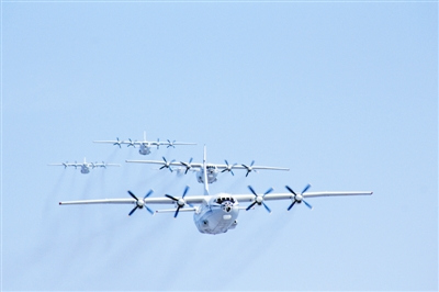 广空航空兵某团组织运输机大机群密集编队训练(图)