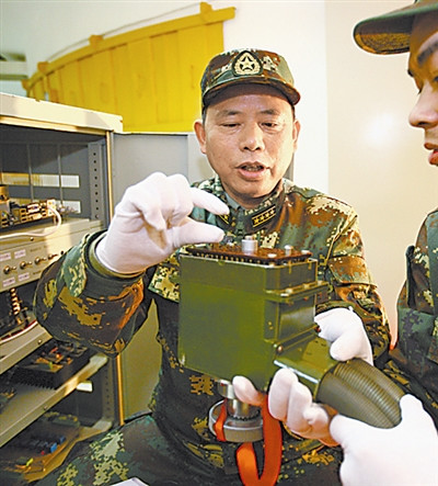 二炮高工坚守深山38年成导弹发射场上定海神针
