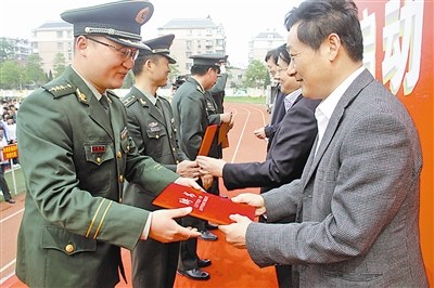 各地开展国防教育进校园活动增强青少年国防意识