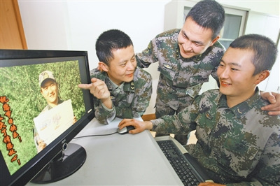 南京军区某团列兵以微电影记录自己入伍成长(图)