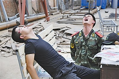 武警河南郑州市支队官兵拍微电影展现战士本色