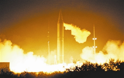 二炮某基地所属某旅赴高原执行夜间导弹发射任务