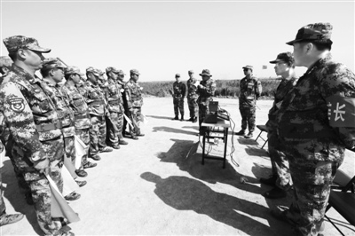 江苏某预备役高炮团组织官兵开展野外驻训(图)