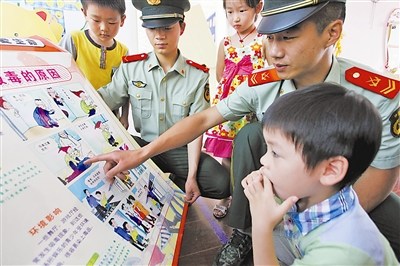 江苏公安边防总队镇江边检站在幼儿园宣传禁毒