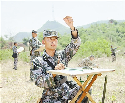 54集团军某团组织战术演练:政治主官任指挥员