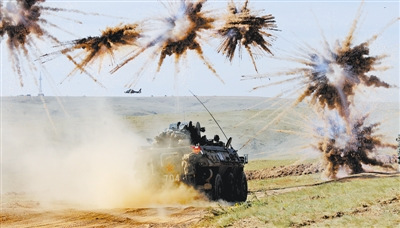 济南军区某旅在复杂生疏地域展开实兵对抗演练