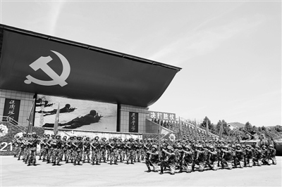 济南军区某基地开展我是党员七一主题党日活动