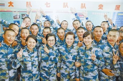 东海舰队“知心姐姐”秀绝活化解新兵烦恼(图)