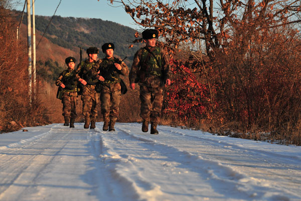 Ѽ�̽��߷��ϻ��ڣ��ٱ�Ϸ�ơ�ɽ�����ˡ���ͼ��