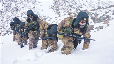 �½��߷��ٱ�Ѳ�߸�ԭ�߾���ѩ��ϥ�ǣ�ͼ��