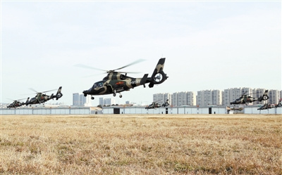 南京军区武直9机群开展超低空超气象飞训(图)