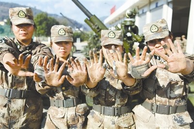 ����Ԥ���۸�����ʵս��ѵ��Ů��˫��ĥ�ƣ�ͼ��