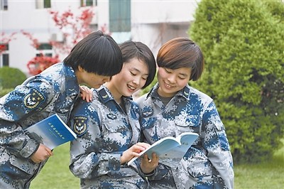 90��Ůʿ����2���е������ޡ�����Ů������ͼ��