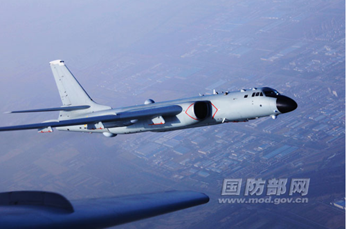 专家:中国空军出第一岛链远海训练合法合理合情