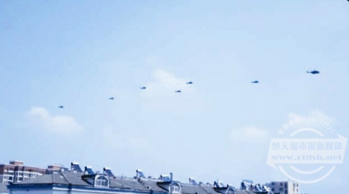 空军上校阅兵后率机群绕飞家乡上空全城轰动(图)