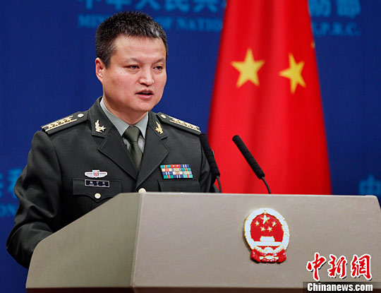 国防部谈越南在中国南沙岛礁填海造地:坚决反对