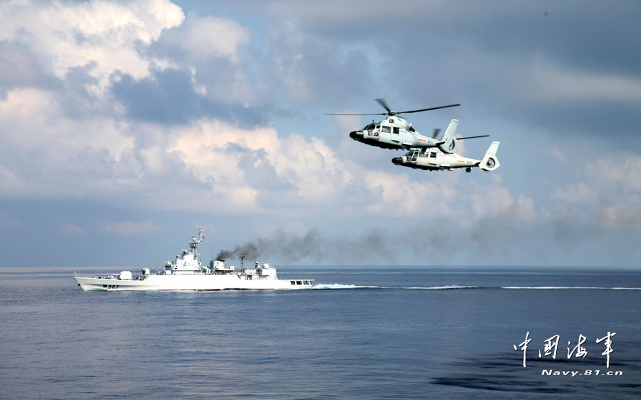 中国海军在东海举行大规模实兵实弹演练