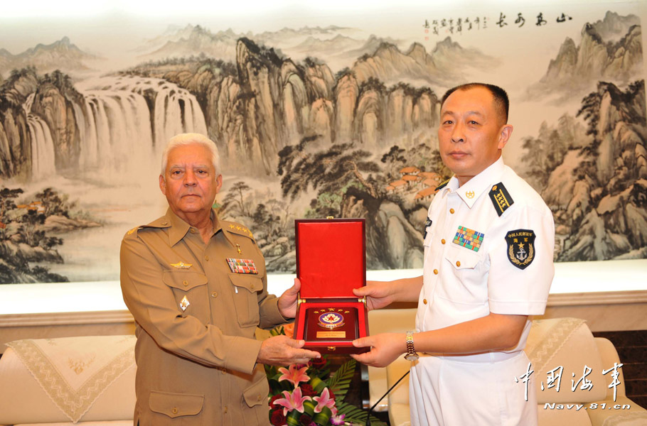 近日,古巴共产党中央委员,古巴革命武装力量部副部长华金.金塔斯.