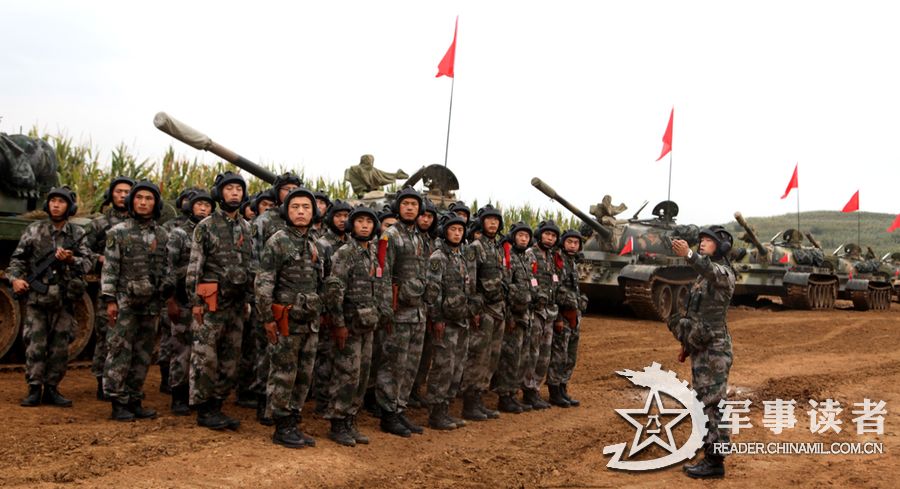 沈阳军区某装甲旅生疏地域展开实战化演练