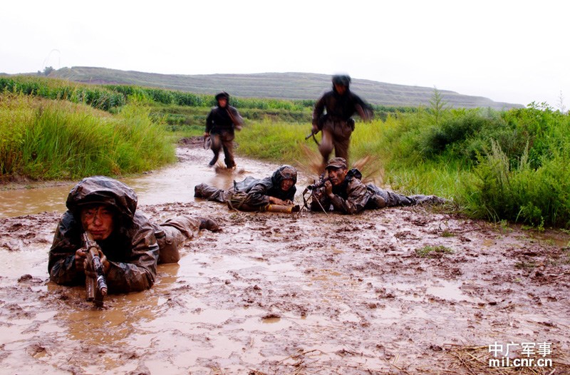武警某部在六盘山腹地砺炼防卫作战能力-中新网