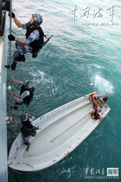 中国海军陆战队两栖蛙人多科目海上训练