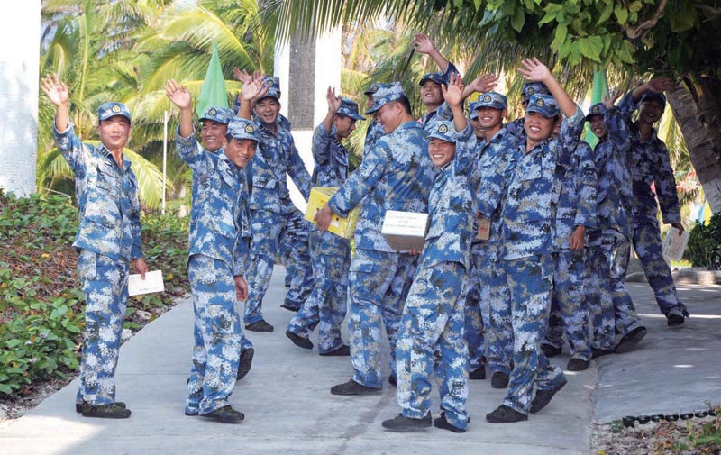 解放军守岛官兵生活苦用"啤酒"洗澡