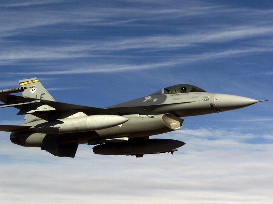 珠海航展惊现F-16座舱盖真品