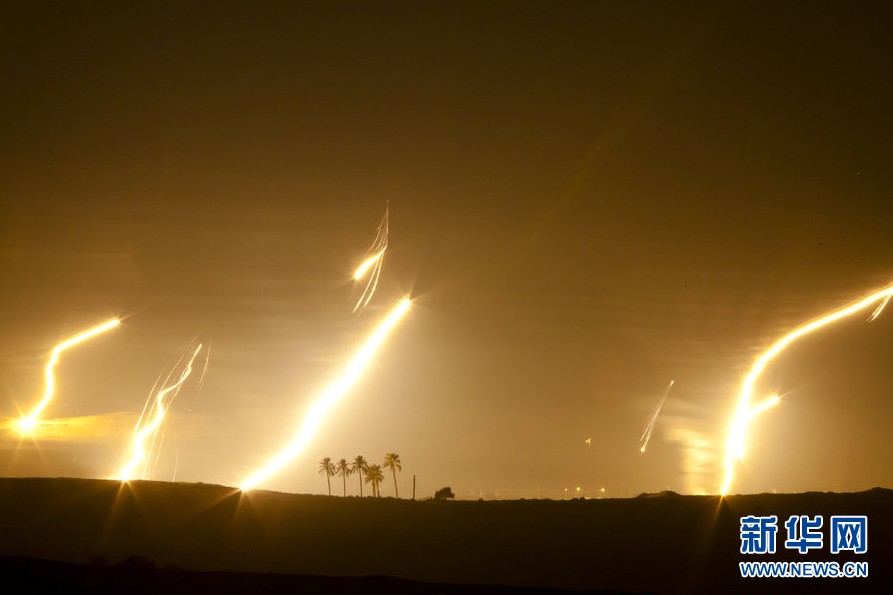 死亡之光：以色列火焰信号弹照亮加沙夜空