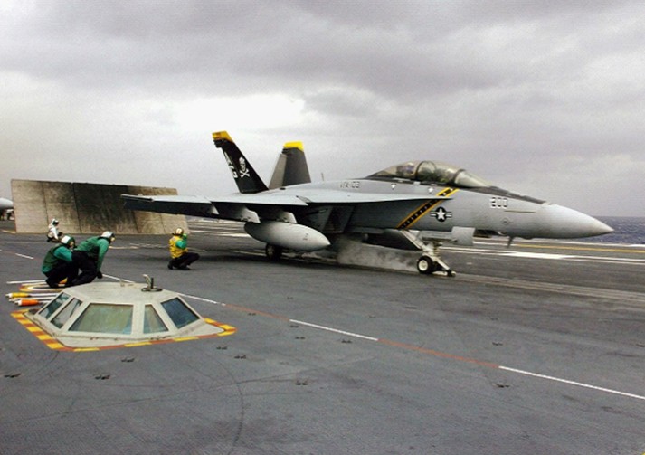 酷实拍国外各式舰载机航母起降瞬间