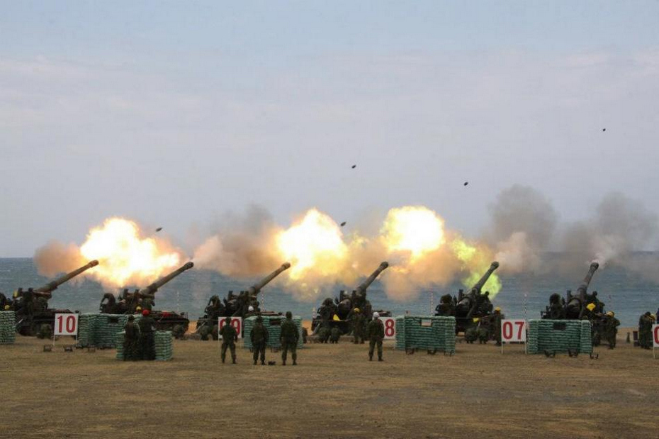 罕见!台湾重型火炮群齐射场面震撼