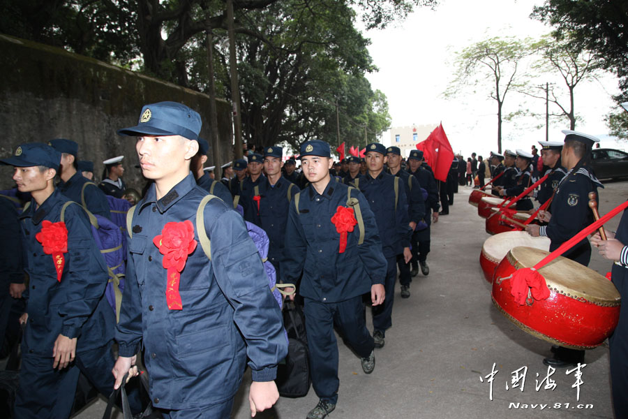 环境温馨舒适:解放军新兵来到海军基地