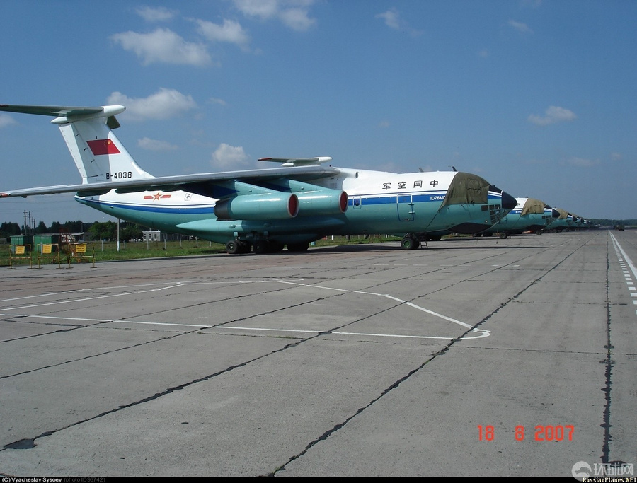 中国空军大型运输机最新涂装惊鸿亮相