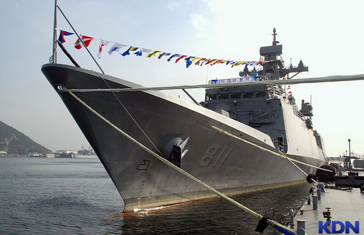 韩国国产仁川级导弹护卫舰首舰正式服役