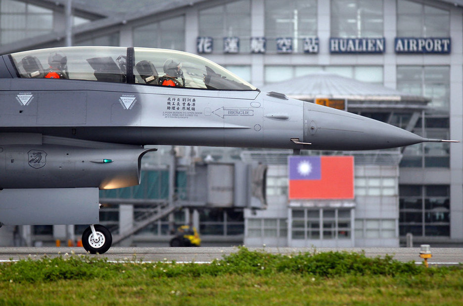 台湾三军展开巡弋战操演练 模拟东海拦截敌机