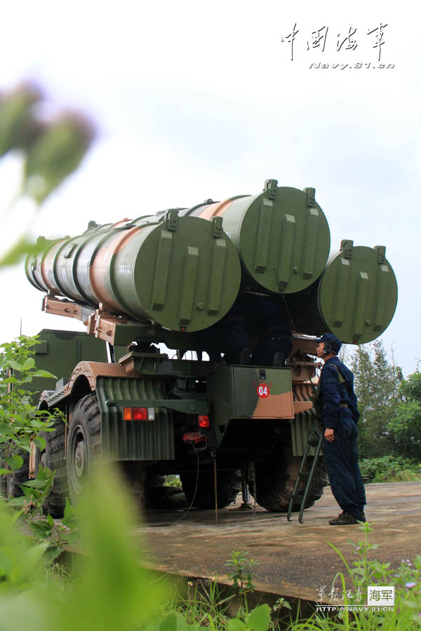 中国鹰击62岸舰导弹群长途机动实弹打靶