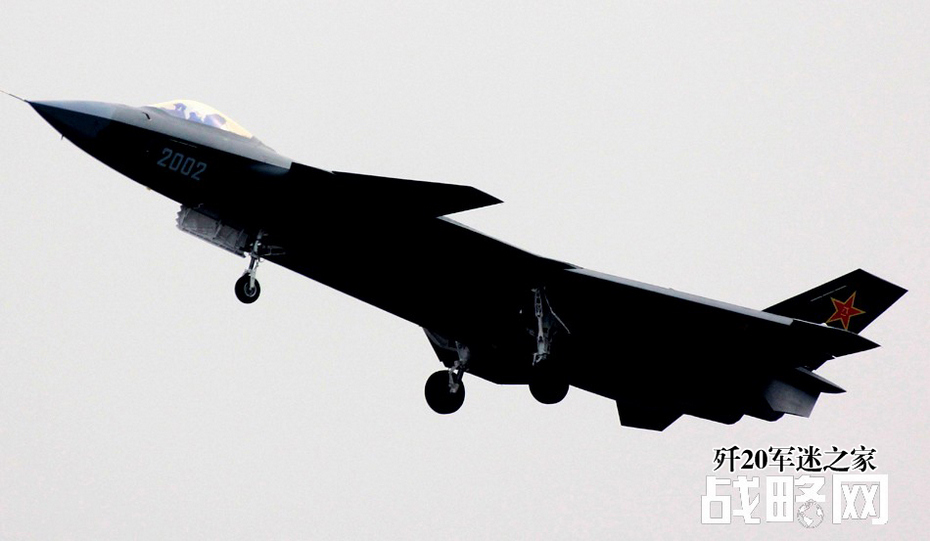 歼20机身涂神秘标志或已测试武器投射