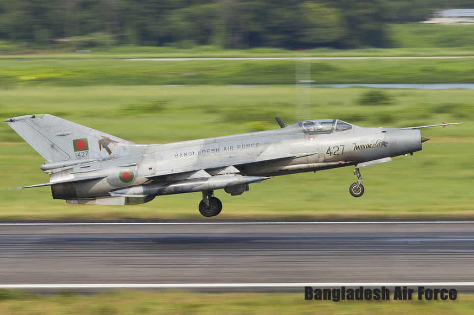 孟加拉国歼-7系列战机涂装有"杀气"!